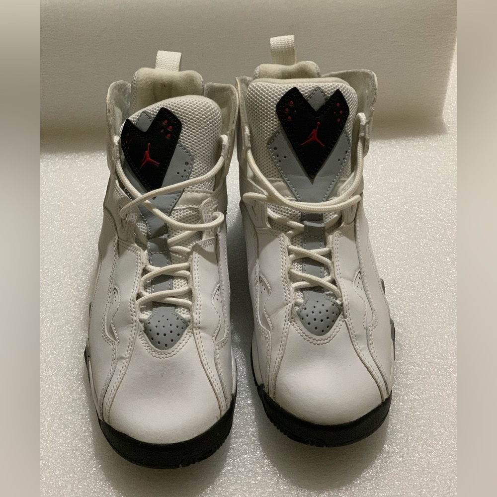 Jordan True Flight BG Size 7 Women 5.5 Youth color white, gray and red 💕 - Picture 1 of 5